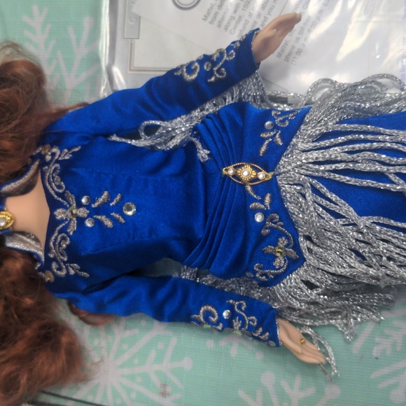 Collector Grand Opry Barbie Doll - Picture 8 of 11